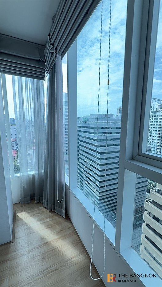 picture Sukhumvit Living Town near MRT Phetchaburi Station - 3/10