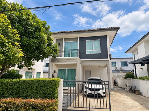 Detached house for rent at CENTRO Phahon–Wibhavadi (1) – move-in ready, includes complimentary monthly housekeeping service! Rent: 32,000 THB/month.