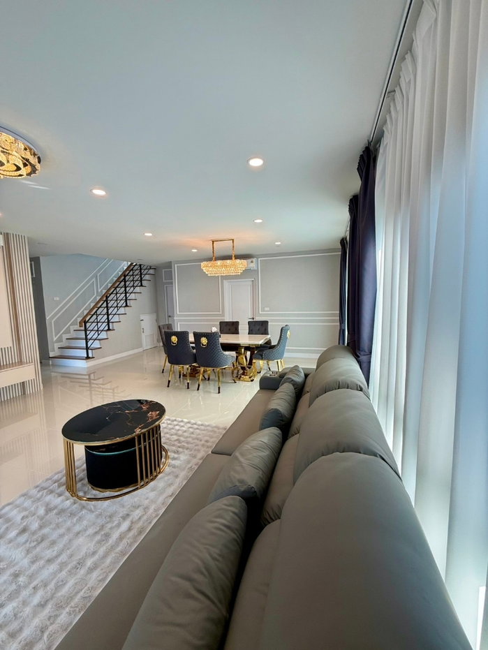 รูป 🏡 𝗖𝗘𝗡𝗧𝗥𝗢 𝗩𝗜𝗕𝗛𝗔𝗩𝗔𝗗𝗜 ✨ | บ้านเดี่ยวหรู 2 ชั้น | พื้นที่ใช้สอยกว่า 𝟮𝟳𝟰 ตร.ม. | 𝟰 ห้องนอน 𝟱 ห้องน้ำ | พร้อมเข้าอยู่ 🔑 - รูปที่ 2/42
