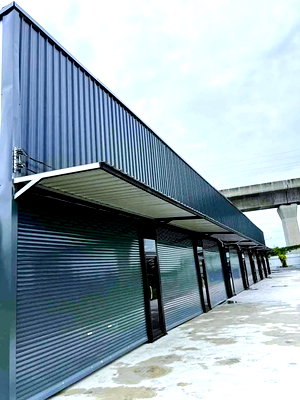 Factory for rent Bangkok-Chon Buri Motorway : 						Rama9 56-66 3-year contract Phatthanakan HuaMak Airport Link 1.5km. New single-story warehouse for rent 144sq m. 36 sq wa.The Nine Rama9          