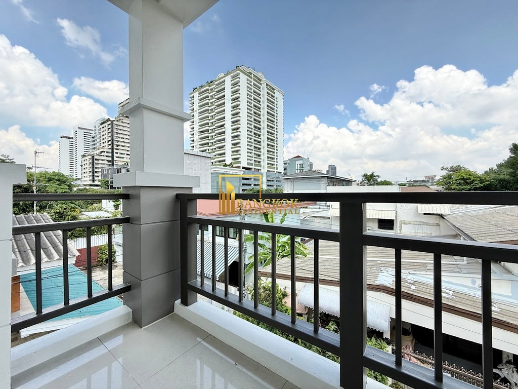 รูป Stylish 3 Bedroom House For Rent in Popular Ekkamai Area - BR8348SH - รูปที่ 15/36