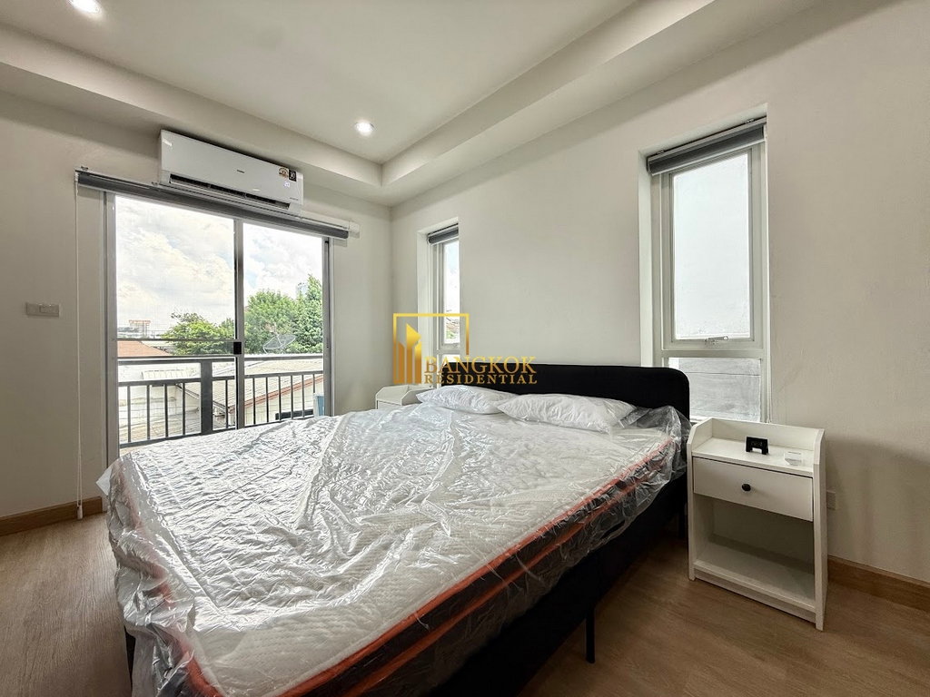 รูป Stylish 3 Bedroom House For Rent in Popular Ekkamai Area - BR8348SH - รูปที่ 14/36