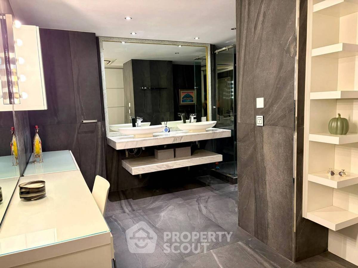 picture 4-BR 340 Sqm At Baan Piya Sathorn Near MRT Silom (ID 3299633) - 10/17