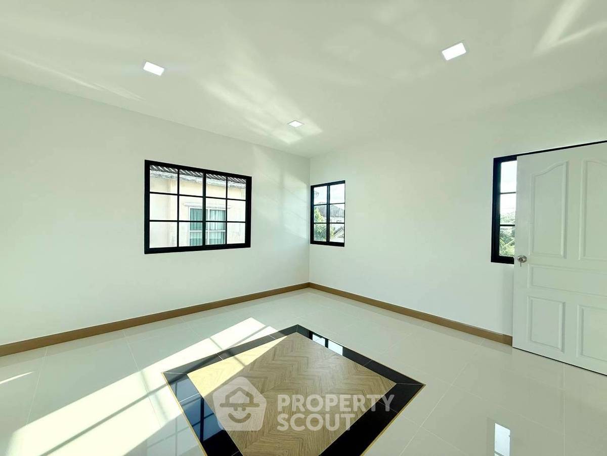 picture Spacious 5-BR House 239 Sqm At M.K.C. Home 4 Nimitmai (ID 3456677) - 10/10