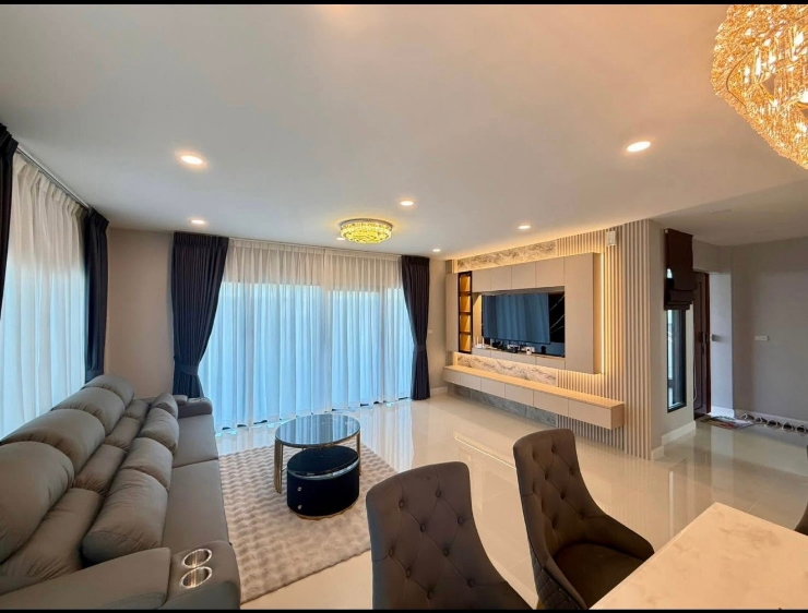 รูป 🏡 𝗖𝗘𝗡𝗧𝗥𝗢 𝗩𝗜𝗕𝗛𝗔𝗩𝗔𝗗𝗜 ✨ | บ้านเดี่ยวหรู 2 ชั้น | พื้นที่ใช้สอยกว่า 𝟮𝟳𝟰 ตร.ม. | 𝟰 ห้องนอน 𝟱 ห้องน้ำ | พร้อมเข้าอยู่ 🔑 - รูปที่ 35/42