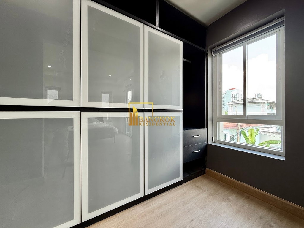 รูป Stylish 3 Bedroom House For Rent in Popular Ekkamai Area - BR8348SH - รูปที่ 18/36