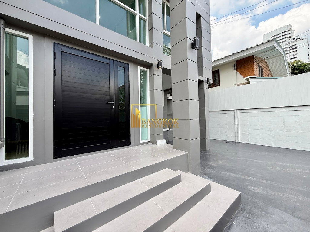รูป Stylish 3 Bedroom House For Rent in Popular Ekkamai Area - BR8348SH - รูปที่ 32/36