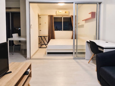 For rent: Plum Condo Park Rangsit Phase 1, near Bangkok University – only 7,000 THB/month.