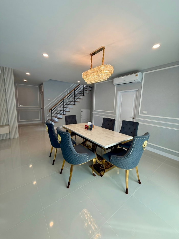 รูป 🏡 𝗖𝗘𝗡𝗧𝗥𝗢 𝗩𝗜𝗕𝗛𝗔𝗩𝗔𝗗𝗜 ✨ | บ้านเดี่ยวหรู 2 ชั้น | พื้นที่ใช้สอยกว่า 𝟮𝟳𝟰 ตร.ม. | 𝟰 ห้องนอน 𝟱 ห้องน้ำ | พร้อมเข้าอยู่ 🔑 - รูปที่ 8/42