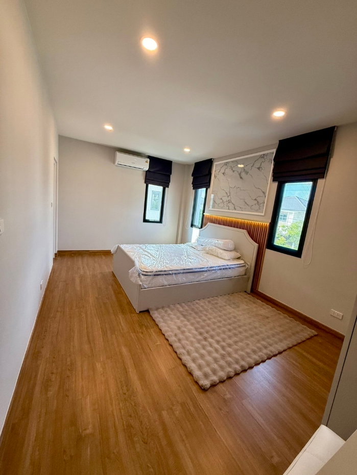 รูป 🏡 𝗖𝗘𝗡𝗧𝗥𝗢 𝗩𝗜𝗕𝗛𝗔𝗩𝗔𝗗𝗜 ✨ | บ้านเดี่ยวหรู 2 ชั้น | พื้นที่ใช้สอยกว่า 𝟮𝟳𝟰 ตร.ม. | 𝟰 ห้องนอน 𝟱 ห้องน้ำ | พร้อมเข้าอยู่ 🔑 - รูปที่ 31/42