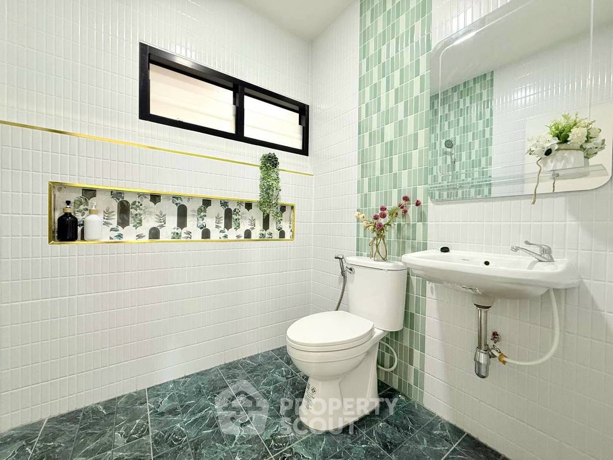 picture Spacious 5-BR House 239 Sqm At M.K.C. Home 4 Nimitmai (ID 3456677) - 8/10