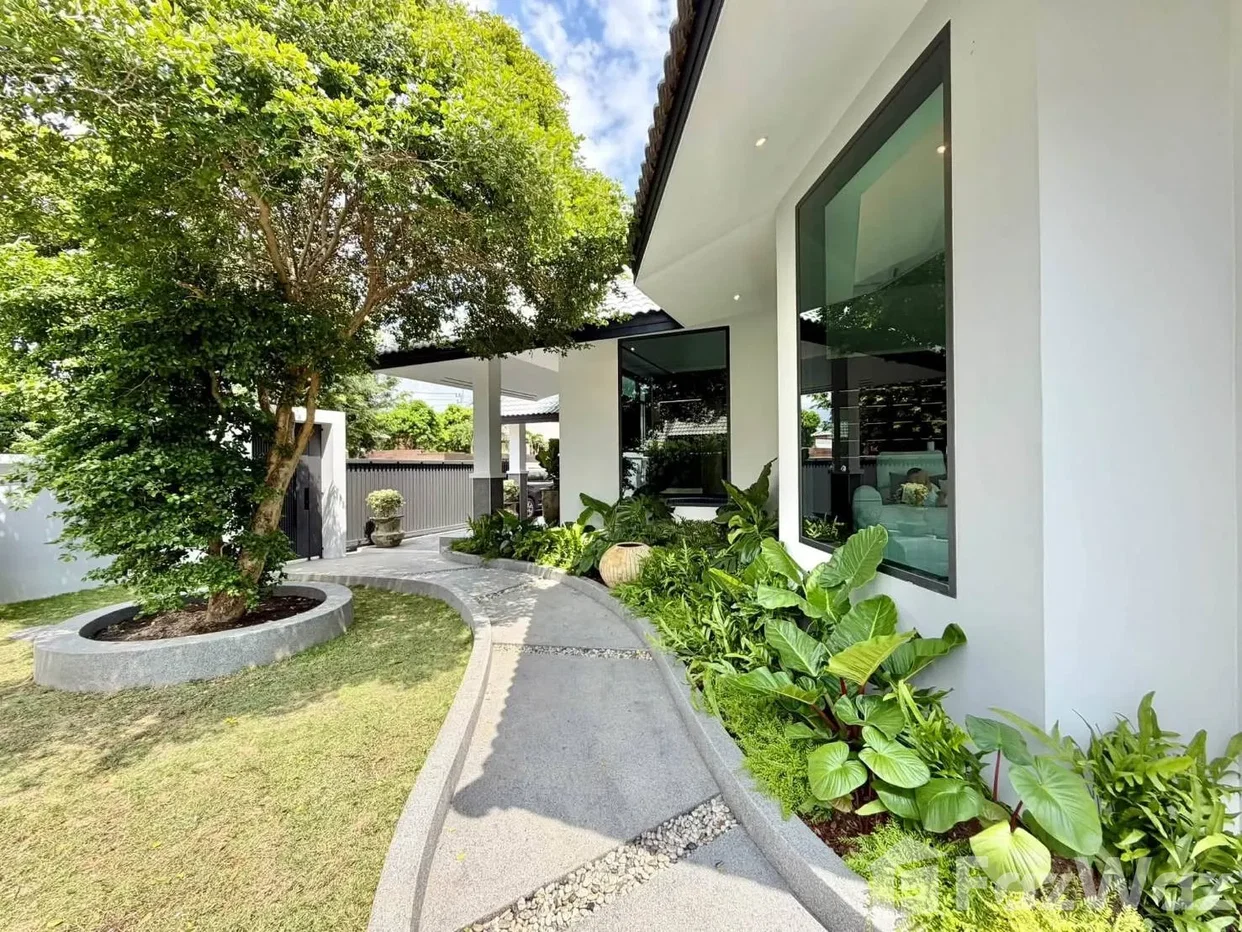 picture Beautifully Renovated Modern Pool Villa for Rent! 6895191 - 23/29