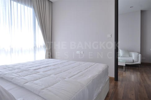 Ivy Ampio Easy Start with a City Dweller Lifestyle near MRT Cultural Center of Thailand Station