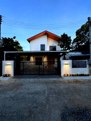 เช่าบ้านเดี่ยว ม.พายัพวิทยาเขตแก้วนวรัฐ : POS บ้านเดี่ยว ใกล้ห้างเซ็นทรัล เฟสติวัล 1 กม. ทำเล ริมแม่น้ำแม่คาว บ้านบรรยากาศดี มีพื้นที่สวนหลังบ้าน (โทร/ไลน์ 088-5986998) 