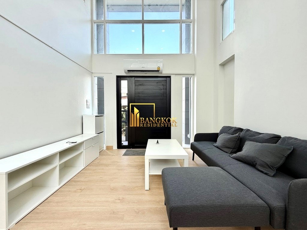 รูป Stylish 3 Bedroom House For Rent in Popular Ekkamai Area - BR8348SH - รูปที่ 3/36