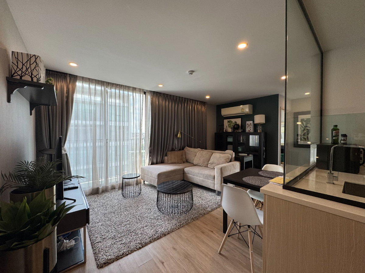รูป ให้เช่าคอนโด: Serio sukhumvit 50 2 ห้องนอน / 1 ห้องน้ำ • พื้นที่: 52 ตร.ม. • ชั้น 7 • เฟอร์นิเจอร์แต่งครบ (Fully Furnished) - รูปที่ 1/10
