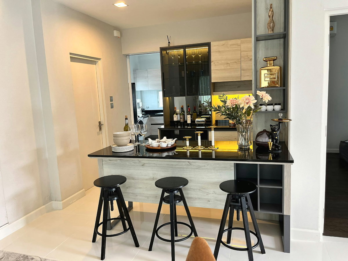 picture Modern 4 bed 6 bath home for rent Siwalee ECL #211 - 6/11