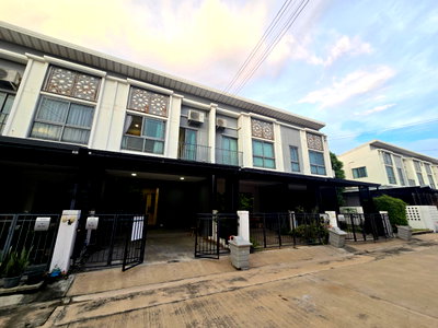 Townhouses for sale Denla British School : Townhome for sale, The Metro Chaengwattana, 2.59M THB. Kitchen extension done, 3 bed 2 bath