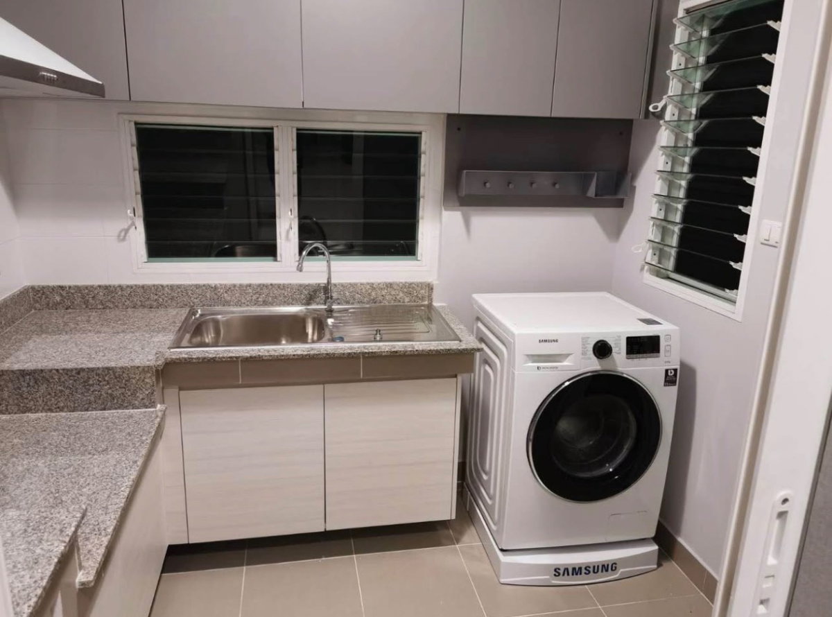 รูป 🏡 ให้เช่าบ้านเดี่ยว ตกแต่งสไตล์โมเดิร์น ในโครงการคุณภาพ สิ่งแวดล้อมดี ความปลอดภัยสูง ใกล้ห้างสรรพสินค้า, โรงเรียนนานาชาติ และอื่นๆอีกมากมาย - รูปที่ 8/10