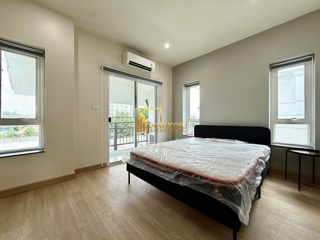 รูป Stylish 3 Bedroom House For Rent in Popular Ekkamai Area - BR8348SH - รูปที่ 23/36