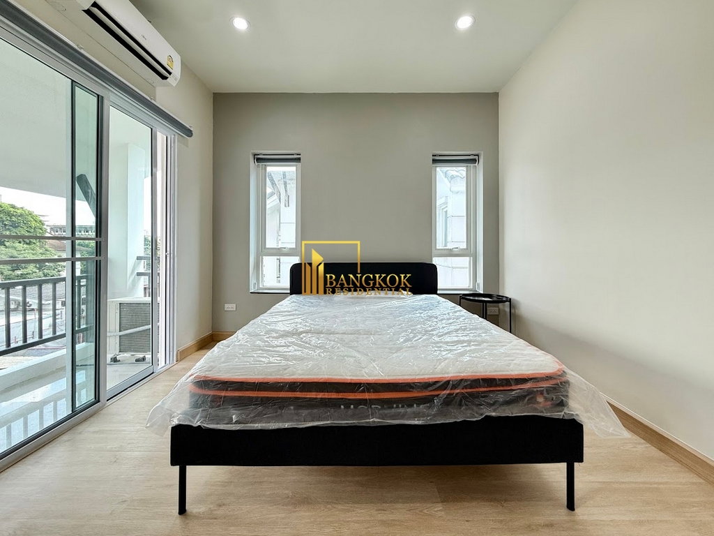 รูป Stylish 3 Bedroom House For Rent in Popular Ekkamai Area - BR8348SH - รูปที่ 22/36