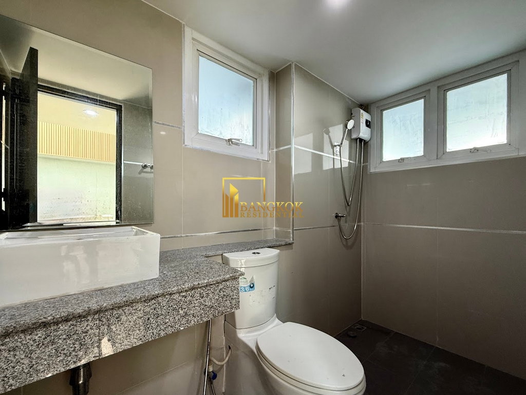 รูป Stylish 3 Bedroom House For Rent in Popular Ekkamai Area - BR8348SH - รูปที่ 7/36