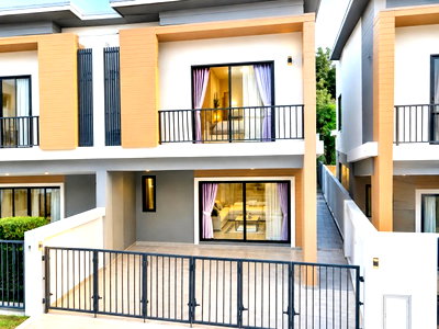 เช่าทาวน์โฮม นนทบุรี : Jas Green Village บางบัวทอง 250 ม. ให้เช่าทาวน์โฮม 2 ชั้น 3 นอน 3 น้ำ รร.กสิณธรเซนต์ปีเตอร์ 500 ม.กาญจนาภิเษก