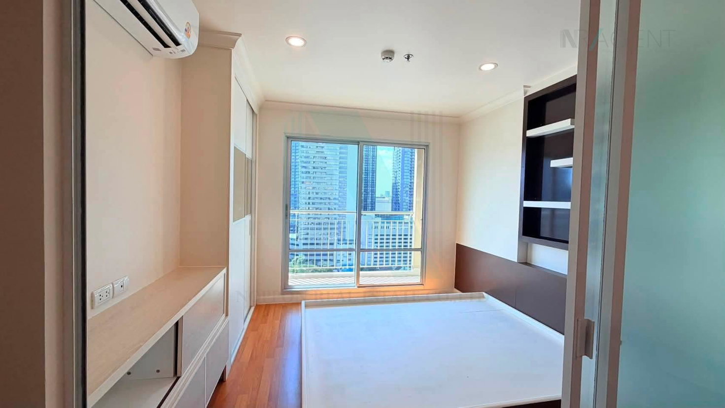 picture For Rent Condo LUMPINI PLACE RAMA IX - RATCHADA Building A, Floor 21,1 bed room, Room size 33 sqm - 4/8