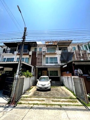 Townhouses for sale Bangkok : 3 Bedroom Townhouse for sale at Baan Mai Rama 9 - Wongwaen  1421298