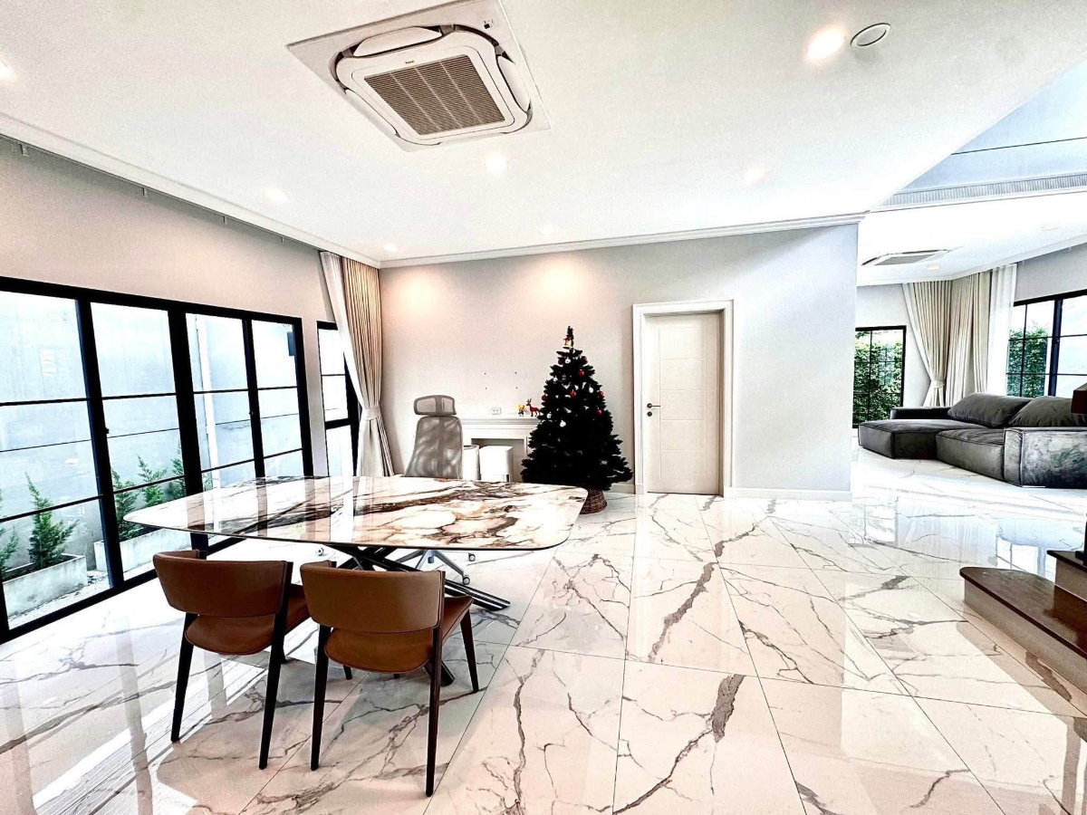 รูป 🏡✨ ให้เช่าบ้านเดี่ยวหรู เศรษฐสิริ บางนา–สุวรรณภูมิ | โครงการคุณภาพจากแสนสิริ พร้อม Solar Cell และ EV Charger เฟอร์นิเจอร์ครบ พร้อมเข้าอยู่ - รูปที่ 3/12