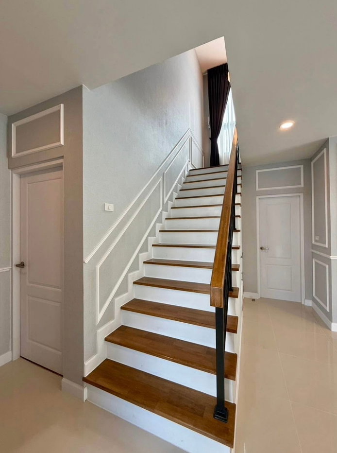 รูป 🏡 𝗖𝗘𝗡𝗧𝗥𝗢 𝗩𝗜𝗕𝗛𝗔𝗩𝗔𝗗𝗜 ✨ | บ้านเดี่ยวหรู 2 ชั้น | พื้นที่ใช้สอยกว่า 𝟮𝟳𝟰 ตร.ม. | 𝟰 ห้องนอน 𝟱 ห้องน้ำ | พร้อมเข้าอยู่ 🔑 - รูปที่ 38/42