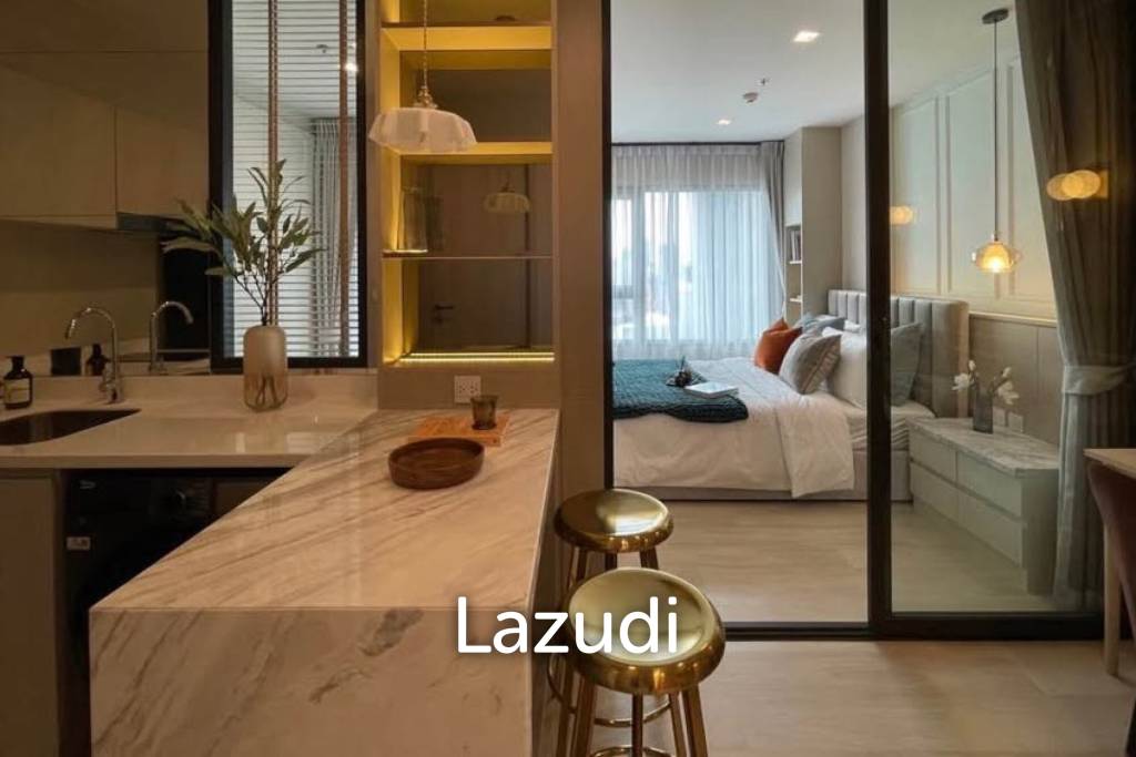 picture Life One Wireless 35 sqm Condo on the 36th Floor in Bangkok - 1/5