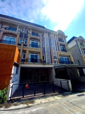 Townhouses for sale Boromarajonani College Of Nursing Noppharat Wachi : 🔥 For Sale – 4-Storey Townhome at Platinum Place