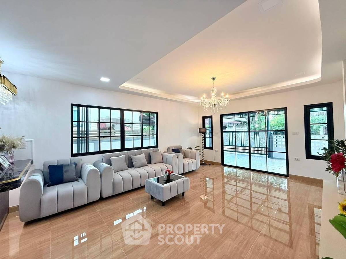 picture Spacious 5-BR House 239 Sqm At M.K.C. Home 4 Nimitmai (ID 3456677) - 3/10