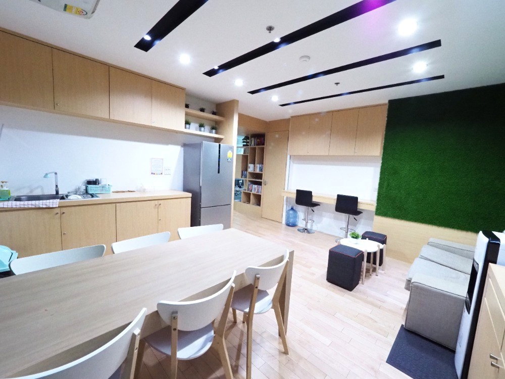 picture Meticulous Office 19 sq m. on Ekkamai - beautiful view. Just take 💻 that's enough. - 19/26
