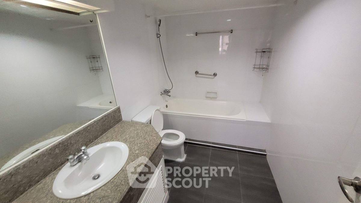 รูป ใกล้ BTS พร้อมพงษ์ 200 ม. | คอนโดสามห้องนอน Baan Suanpetch Condominium (ID 3456825) - รูปที่ 19/22