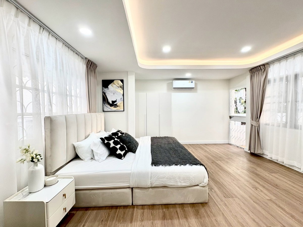 รูป ให้เช่า Luxury Pool Villa รัชดา | 5 ห้องนอน | Private Pool | 500 ตร.ม. | ใกล้ MRT ห้วยขวาง - รูปที่ 13/31