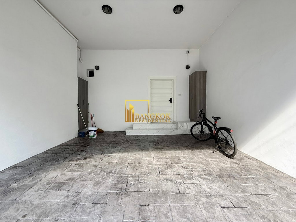 รูป Modern 4 Bedroom Townhouse For Rent in Ekkamai Area - BR49107TH - รูปที่ 43/45