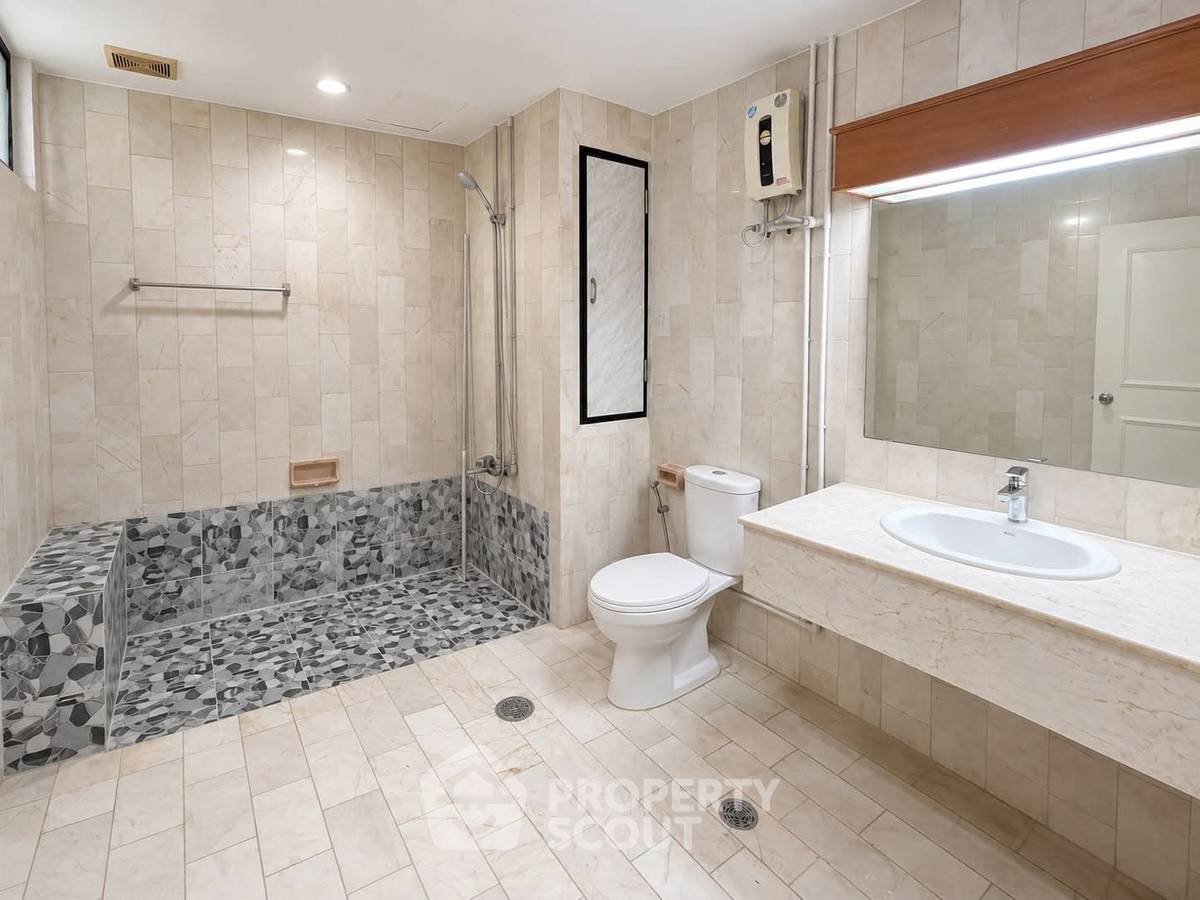 รูป คอนโด 3 ห้องนอน ขนาด 250 ตร.ม. DS Tower 1 ใกล้ BTS พร้อมพงษ์ (ID 3462099) - รูปที่ 6/6
