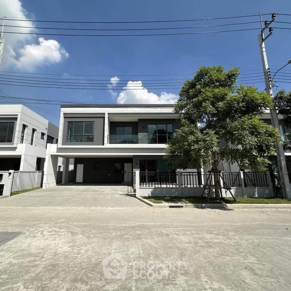 picture 4-BR 289 Sqm House At Centro Bangna km.7 Bang Phli (ID 3458104) - 4/12