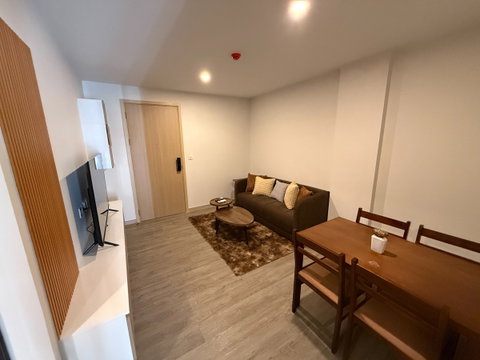 Condo for rent: The Shade Sathon 1, 39 sq.m., 1-bedroom unit on the 5th floor. Located near MRT Lumphini. Rent: 21,000 THB/month.