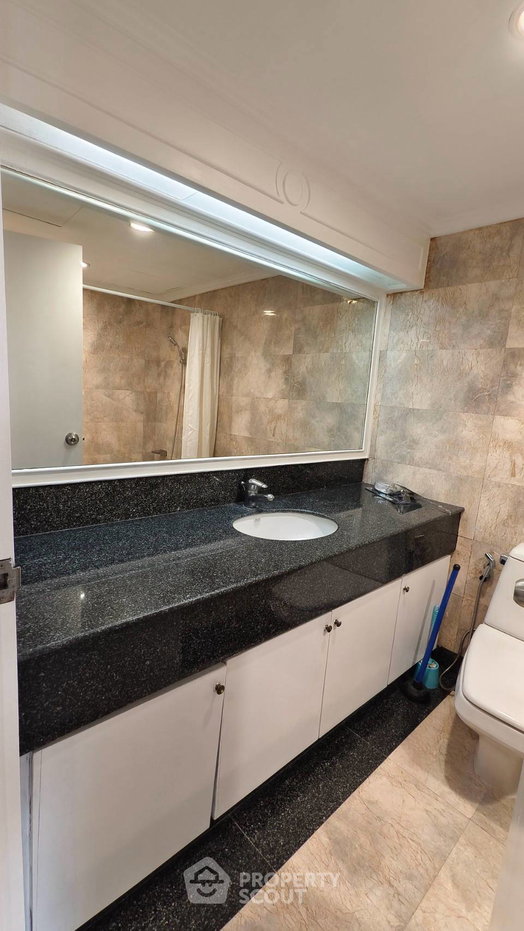 picture 2-BR Condo At Lake Avenue Sukhumvit 16 Near BTS Asoke (ID 3456826) - 3/13