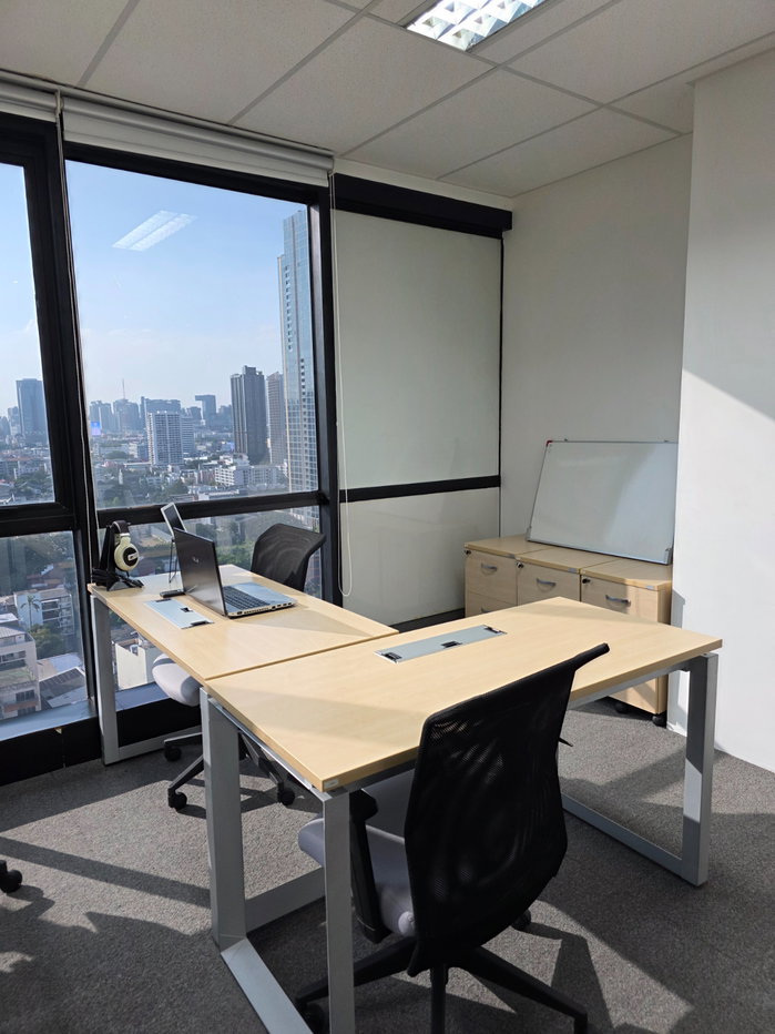 picture Meticulous Office 19 sq m. on Ekkamai - beautiful view. Just take 💻 that's enough. - 3/26