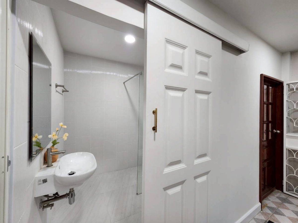 รูป ให้เช่า Luxury Pool Villa รัชดา | 5 ห้องนอน | Private Pool | 500 ตร.ม. | ใกล้ MRT ห้วยขวาง - รูปที่ 7/31
