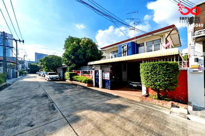 บ้านเดี่ยว ยูเนี่ยน มอลล์ : ขายบ้านเดี่ยว 53 ตร.ว. หมู่บ้านอยู่เจริญ วิภาวดี 20 จตุจักร ใกล้ทางด่วน สำนักงานใหญ่การบินไทย