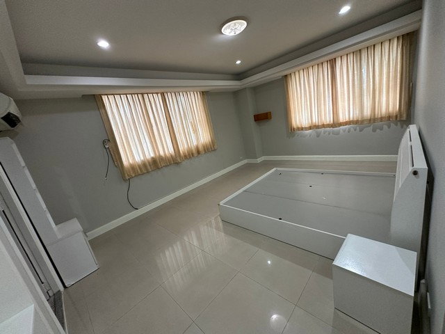 picture C6933 For Rent : Condo Royal Castle Pattanakarn ( BTS On Nut ) 064 665 4666 - 2/23