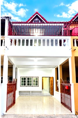 Townhouses for rent Muang Nakhon Sawan Nakhon Sawan : 			500 m. from Thanakorn Water Park Phahonyothin Road Nakhon Sawan. 2-story townhouse for rent Makro Lotus's Mall Nakhon Sawan2 400m The          