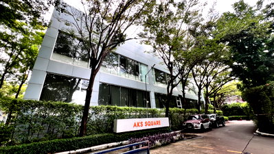 Office for sale Bangkok : Large Commercial Building for Sale in Rama 9, Adjacent to RCA, Near MRT Phra Ram 9