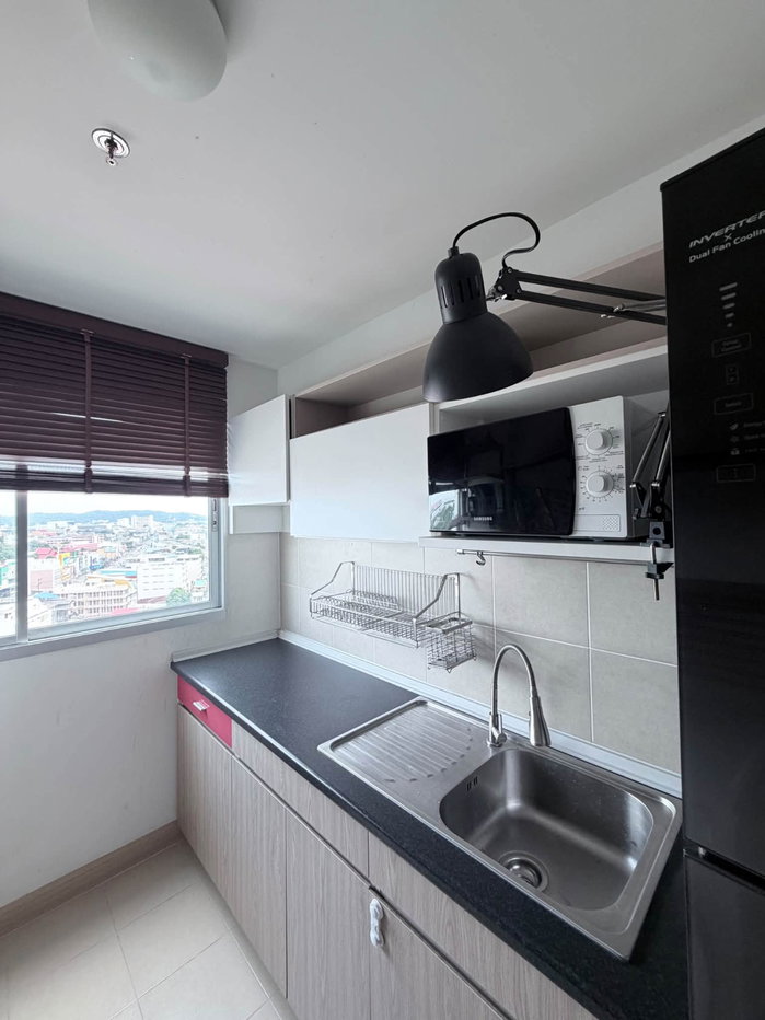 picture Please add Line only // 💞 The owner lives there himself.  corner room, pool view. - 8/9
