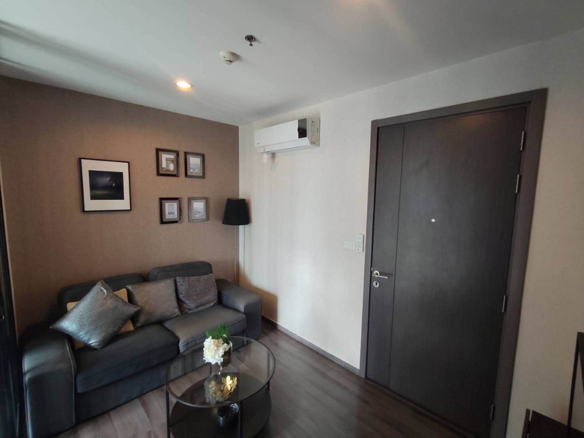 รูป คอนโดให้เช่า The Base Park East สุขุมวิท 77 ชั้น 24 | ขนาด 31.5 ตร.ม. 1 ห้องนอน | 1 ห้องน้ำ เฟอร์นิเจอร์ครบ พร้อมเข้าอยู่ ที่จอดรถ 1 คัน - รูปที่ 3/8